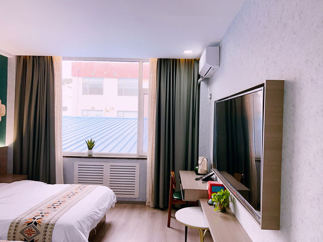 【加油站旁寶藏店！免費停車+人均60爽住】