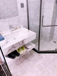 【加油站旁寶藏店！免費停車+人均60爽住】