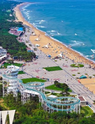 해변 놀이공원에서 즐거운 시간을 보내세요