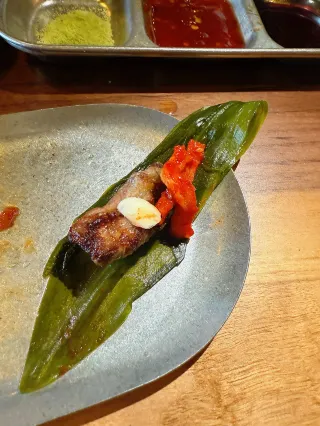 แถวยาวเหยียดนั้นเป็นเพราะต้องการทานบุฟเฟ่ต์โอมากาเสะคุณภาพสูงในราคาที่คุ้มค่า