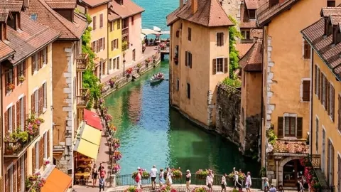 A water fairy tale praised by Victor Hugo | A French town you’ll fall in love with after one visit — traveler post in Lyon