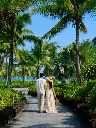 Couple’s top-tier open-concept sea view junior suite for a one-stop honeymoon getaway