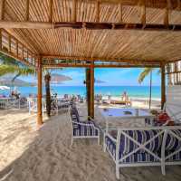 คาเฟ่สตาร์บัคริมทะเล 
ริมหาดบางเทา ภูเก็ต 