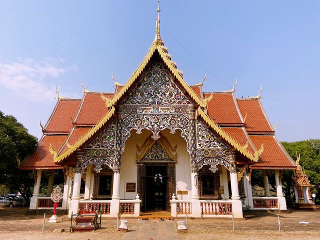 ไหว้พระทำบุญ : วัดพระพุทธบาทตากผ้า