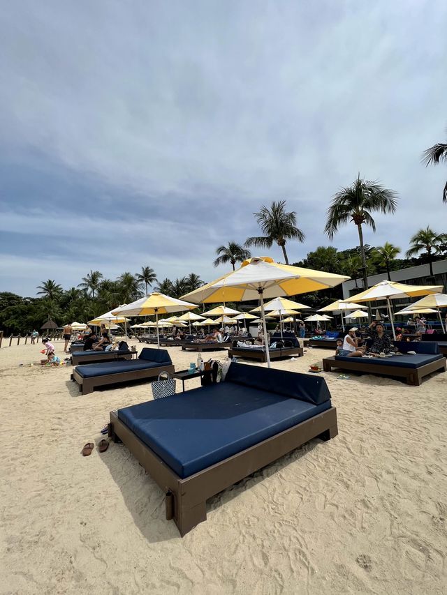 Beach lover heaven in Singapore 💙🌊