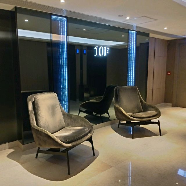 葵涌工廠區內的「荃灣絲麗酒店」