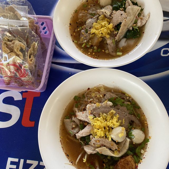 ก๋วยเตี๋ยวหมูต้มยำตำลึงหน้าวัง ของอร่อยหัวหิน 😋