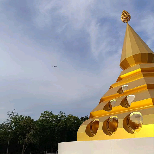 เกาะแก้วเจดีย์สวรรค์ เจดีย์พระบรมพุทธเจ้า 24 พระองค์