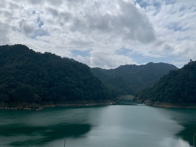 石門水庫：山明水秀，休閒好去處！🏞️🌳