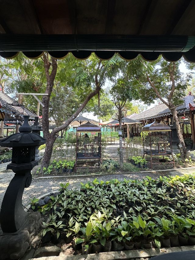 Mini Zoo in Restaurant