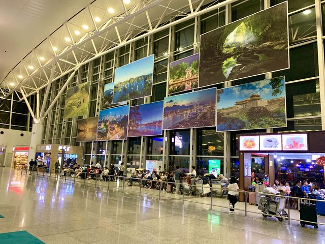 ベトナム　ベトナム観光　ハノイ　ノイバイ国際空港　国際線ターミナル内は土産店、カフェが充実！