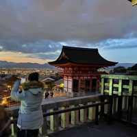 夕陽夜影清水寺，日落前參觀一次賞兩景。