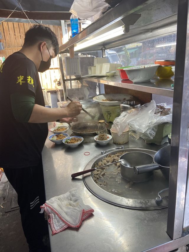 ［台南/中西］ 保安路米糕｜必比登美食推薦 國華街平價美食 四神湯好喝🌟