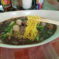 ก๋วยเตี๋ยวป้าปุ๊ ขาหมูฮ่องเต้เฮียแมน สารภี 