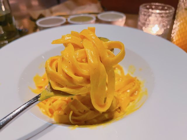 餐廳由米芝蓮星級Chef Enrico Bartolini 開設，食物充滿意大利風情而且又夠正宗，質素有保証~加上意大利藉店員服務超殷勤又夠禮貌，我同朋友仔都食得好盡興，值得一試～