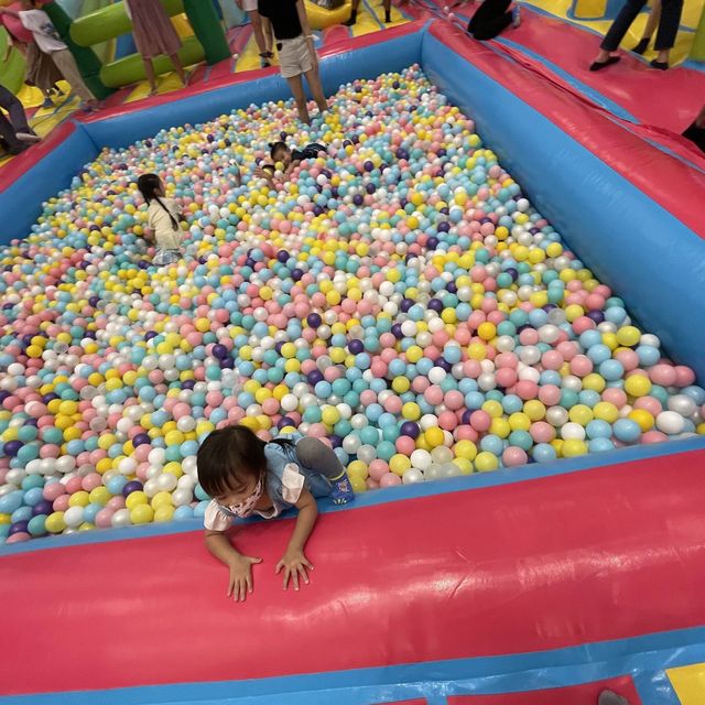 將軍澳東港城聯乘 Kiztopia巨型彈跳城堡！