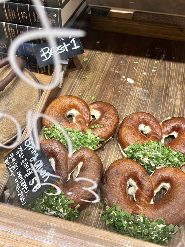 쪽파 베이글 파는 청계천 카페, 번트서울🥨