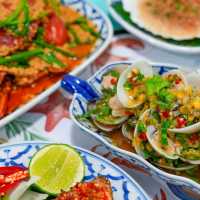 ลากแฟนไปกินซีฟู้ดแบบสดๆเลือกจากตู้ที่Boat Seafood​