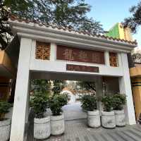 黃大仙下邨內嘅龍趣園何鴻燊公園