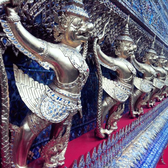 All that GLITTERS is the GRAND PALACE!