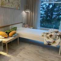 Super kids friendly hotel! 4 swimming areas and mini workshops!