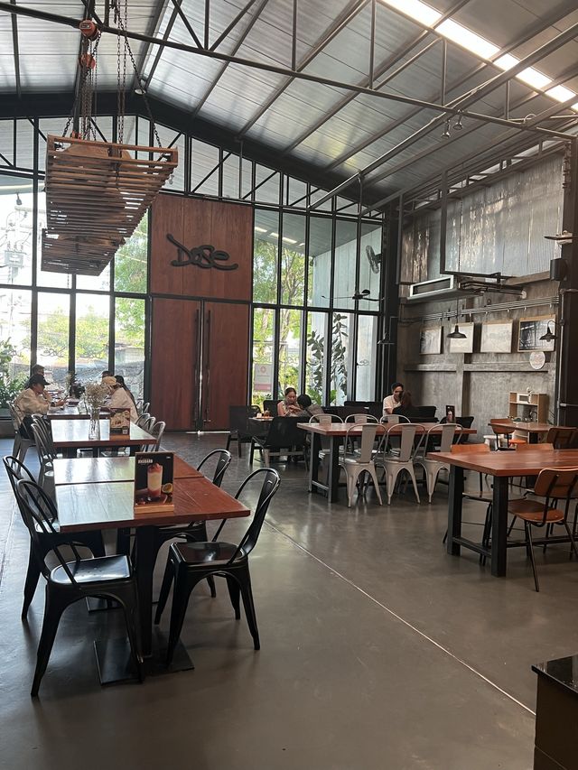 Dose Factory คาเฟ่ใหญ่ใจกลางเมืองอุดร