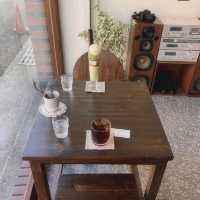 【釜山隱藏寶藏】Dip Slow Coffeebar：高品質咖啡，舒適環境，適合咖啡愛好者和甜點迷