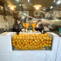น้ำส้มคั้นสดจากลูก ร้าน まるごと果汁店 จ.มิเอะ