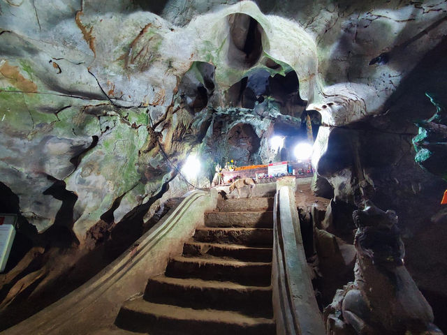 ชมความงดงาม สักการะสิ่งศักดิ์สิทธิ์ในถ้ำเชียงดาว ⛰️