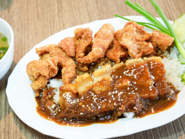หมูกรอบเจ้าเด็ด แห่งปากช่อง