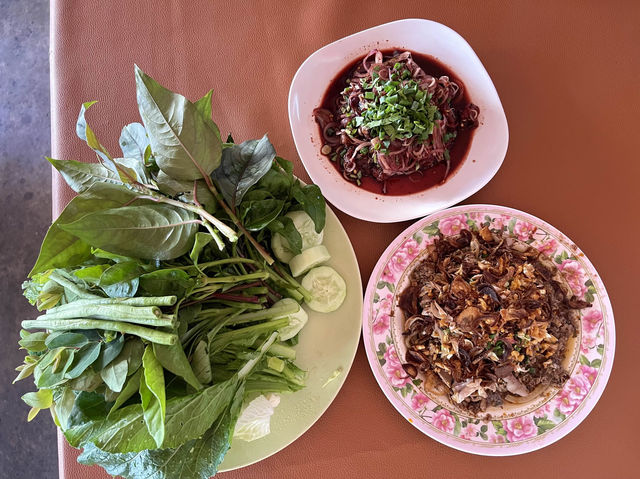“ลาบสนามกีฬา”ร้านอาหารเหนืออร่อย จ.เชียงราย