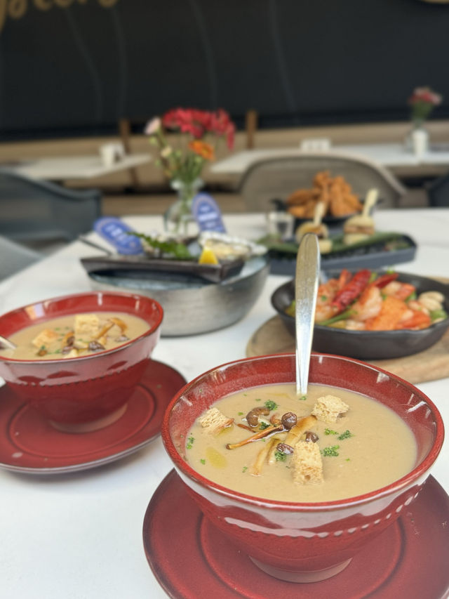 週末來一場微醺的法式約會 💕 生蠔 Bistro