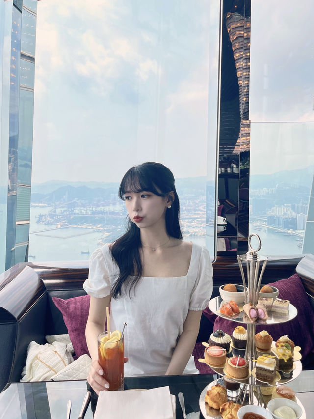 香港麗思卡爾頓酒店高空下的下午茶