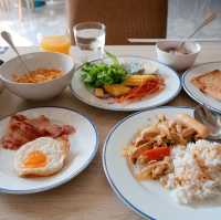 อาหารเช้าบุฟเฟต์โรงแรมพัทยา holiday inn express