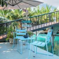 The wild swans cafe' & lake
