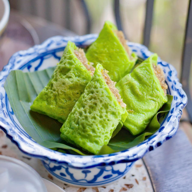 KHAO (Ekkamai)