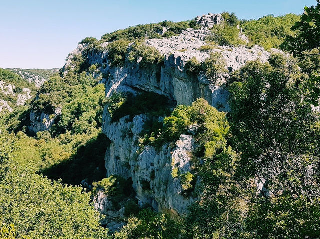 Le Ravin Des Arcs - Sentier de Randonnée
