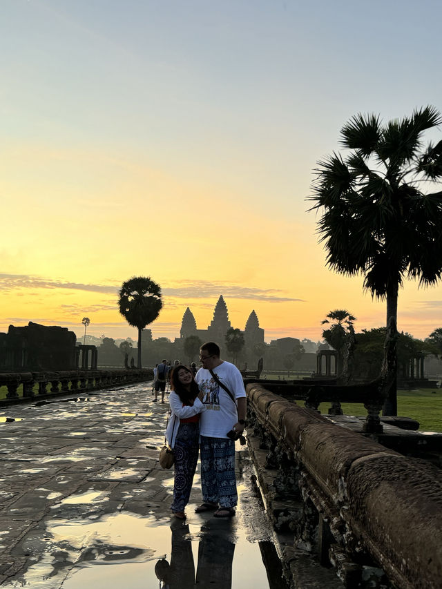 Worth it to wake up crack of dawn! Sunrise in Angkor Wat is a must to do🌅