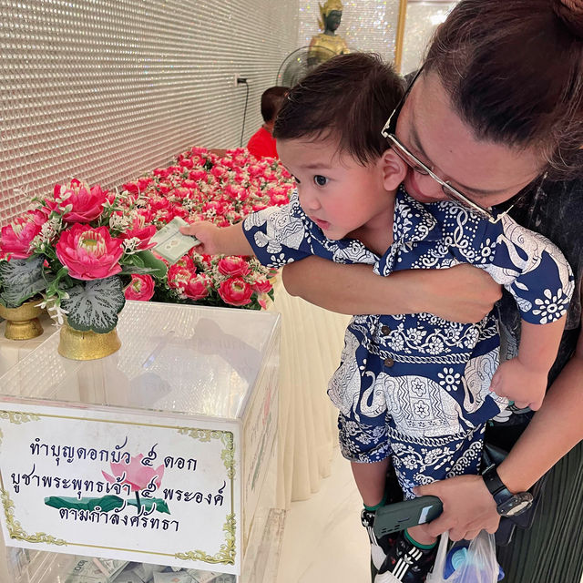 ทำบุญกันที่วัดสาขลา