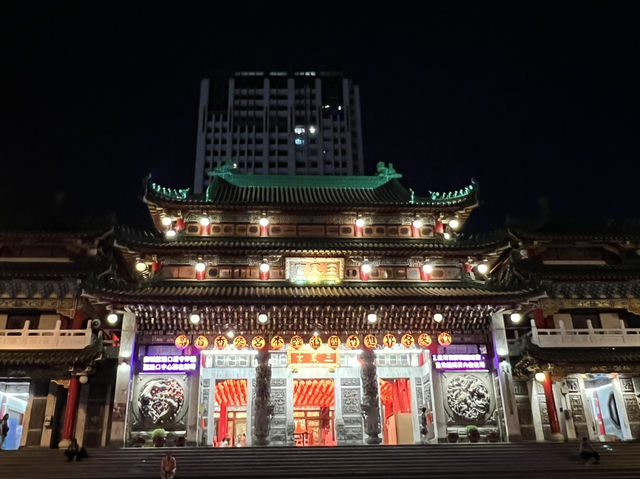 晚上亮燈極美的高雄三鳳宮✨