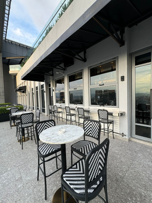 🥂 Sky view Bar