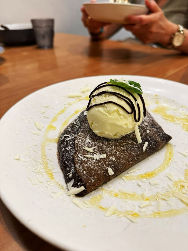 🍽️ Met 47 Strangers in this Cafe