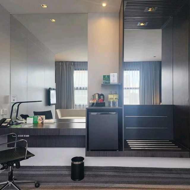 รีวิวโรงแรม Holiday Inn Bangkok Sukhumvit