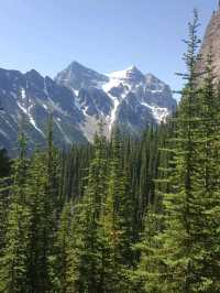 A SATISFYING HIKE FROM LAKE LOUISE TO LAKE AGNES