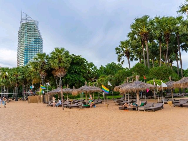 ที่พักน่ารักริมหาดนาจอมเทียนบรรยากาศดี 