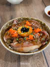ซูชิและอาหารญี่ปุ่นในบรรยากาศเป็นกันเอง