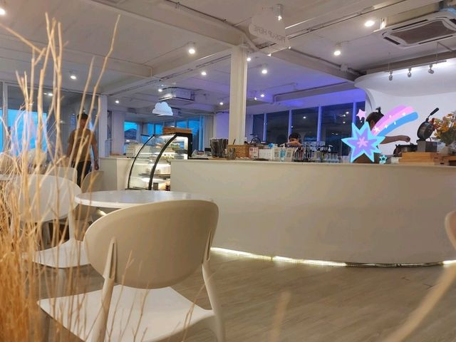 คาเฟ่สวยไวป์ดีติดชายหาจอมเทียน