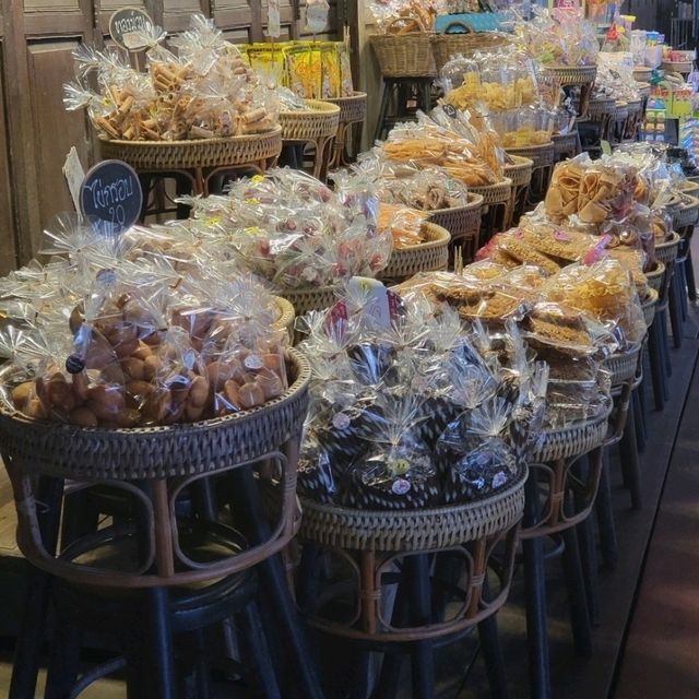 ตลาดน้ำเกาะกลอย