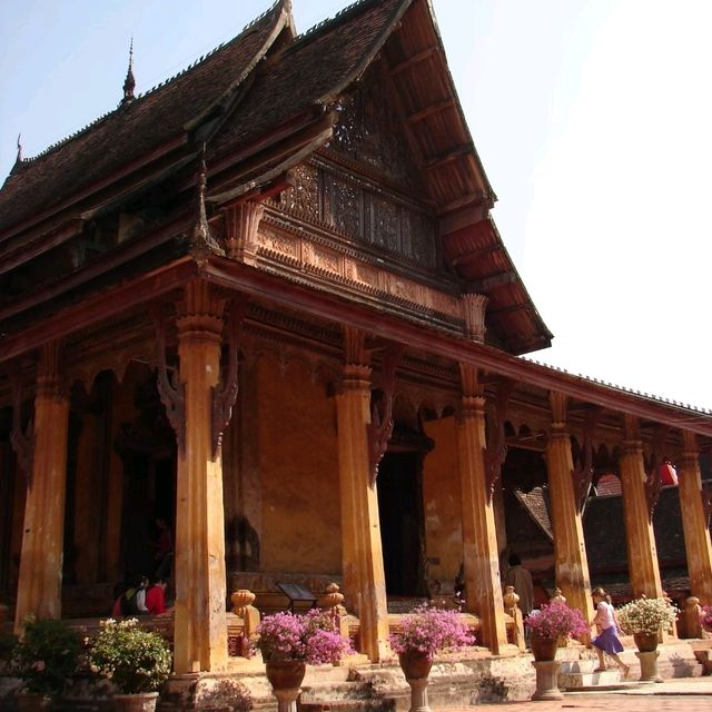 ชมหอพระแก้วและวัดสีสะเกด ตำนานแห่งเวียงจันทน์