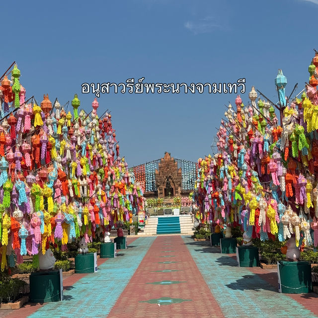 แขวนโคมที่ลานอนุสาวรีย์พระนางจามเทวี